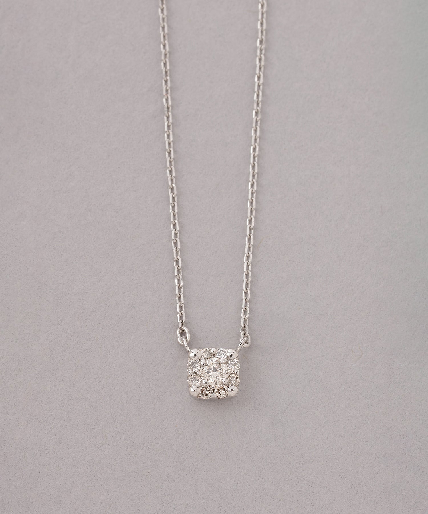 ネックレス 　プラチナダイヤ　レクタングル　ヨコ