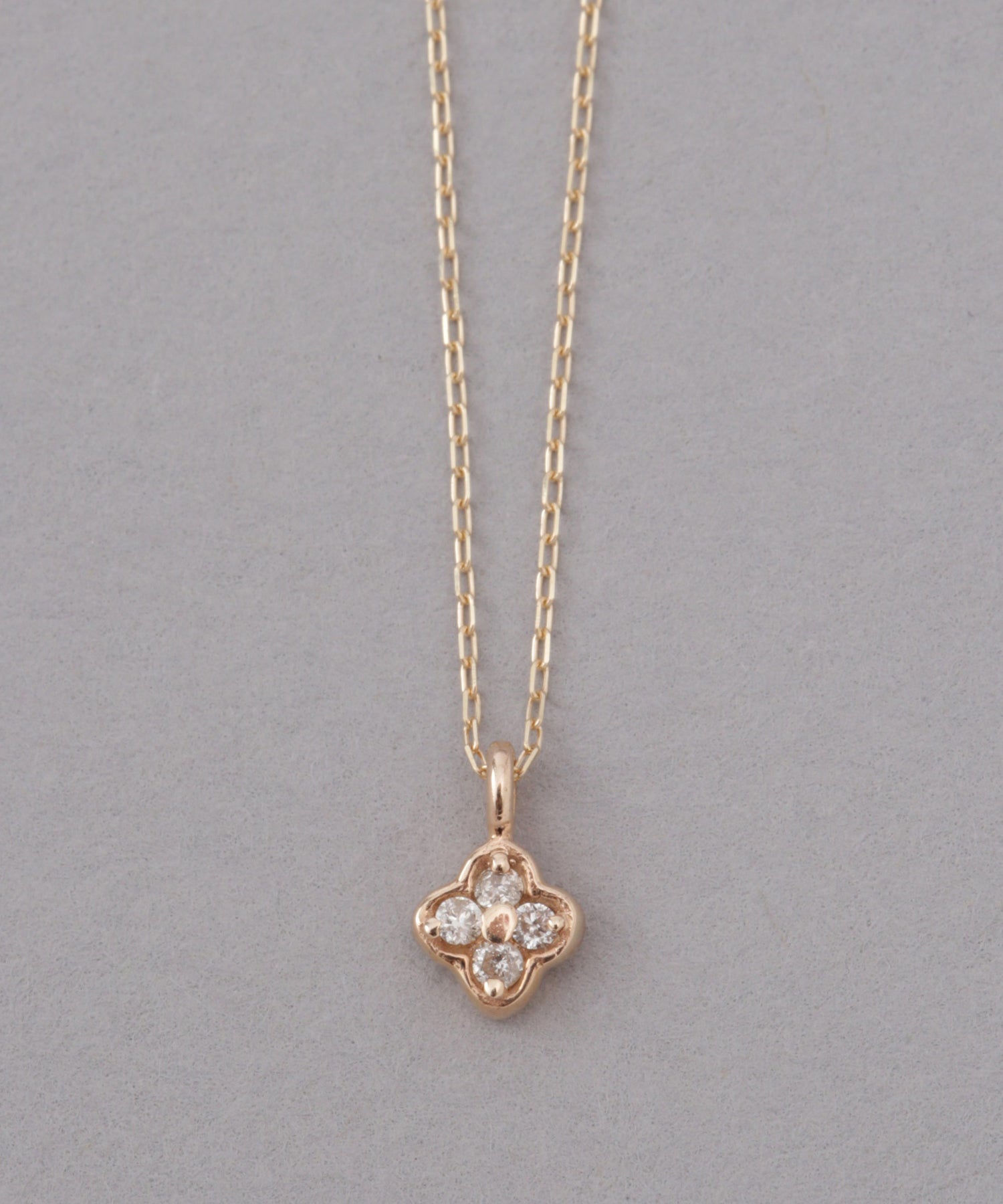 ネックレス　フラワーダイヤ  イエローゴールド