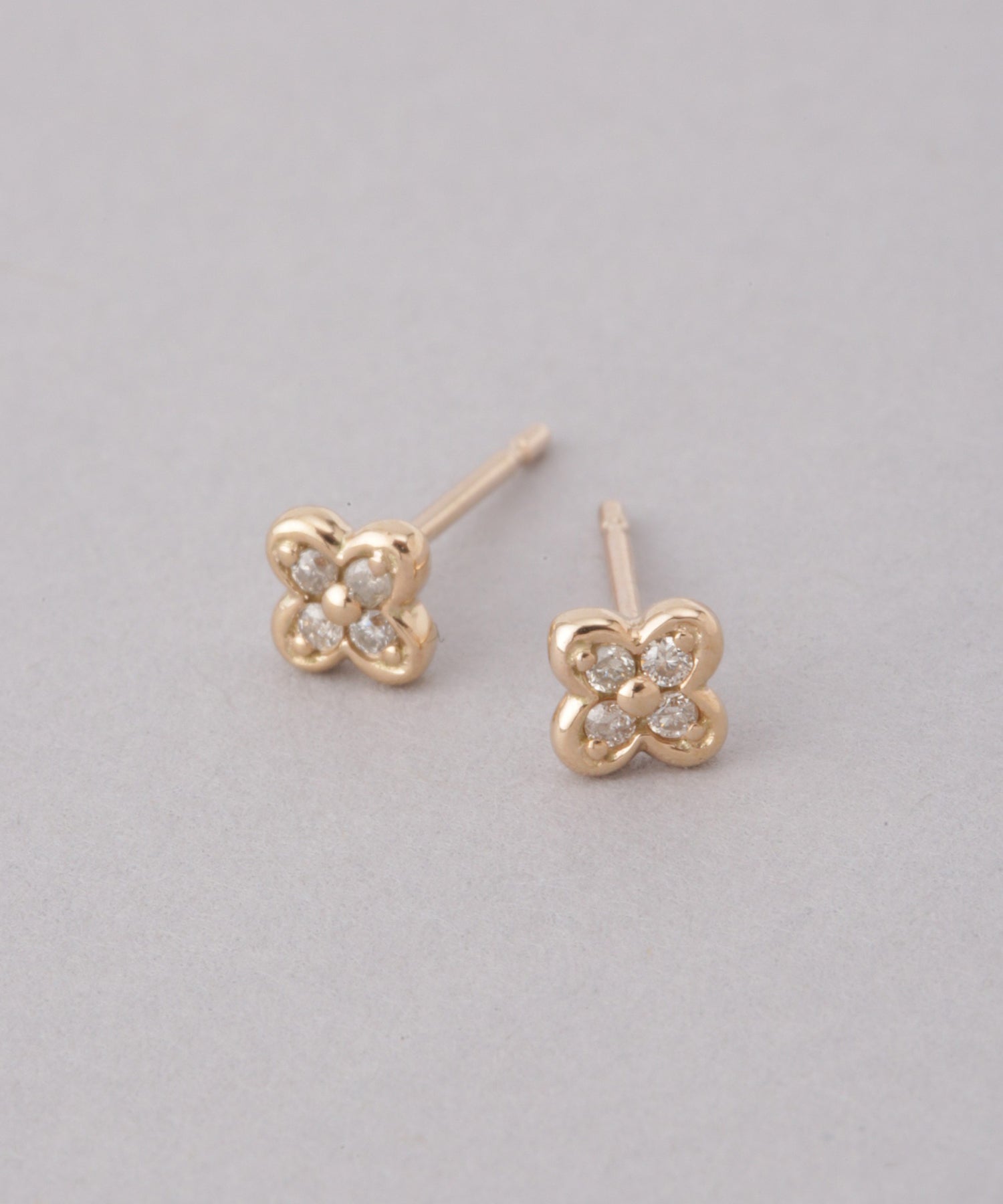 ピアス　フラワーダイヤ  イエローゴールド