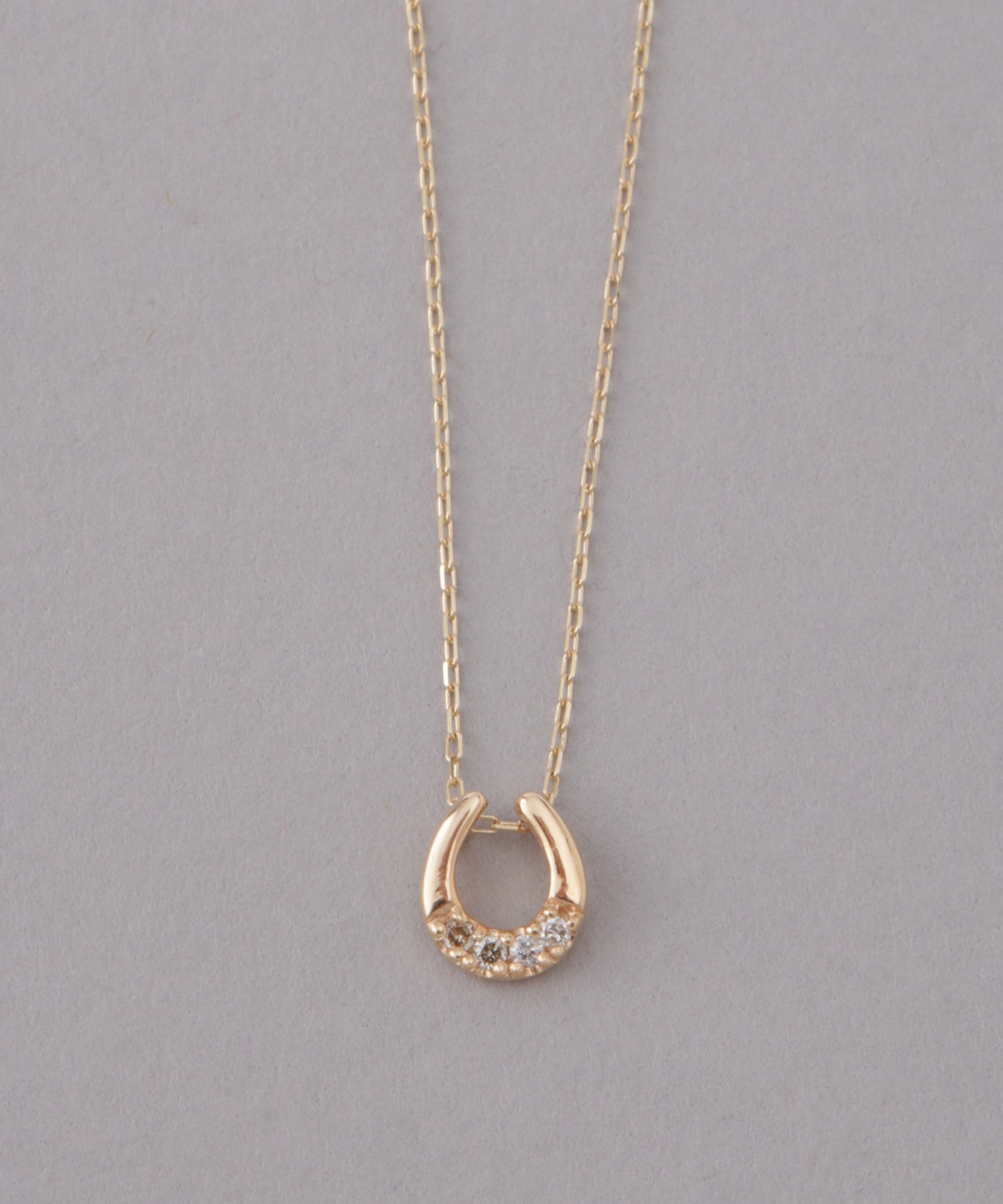 ネックレス　 馬蹄ダイヤ  イエローゴールド