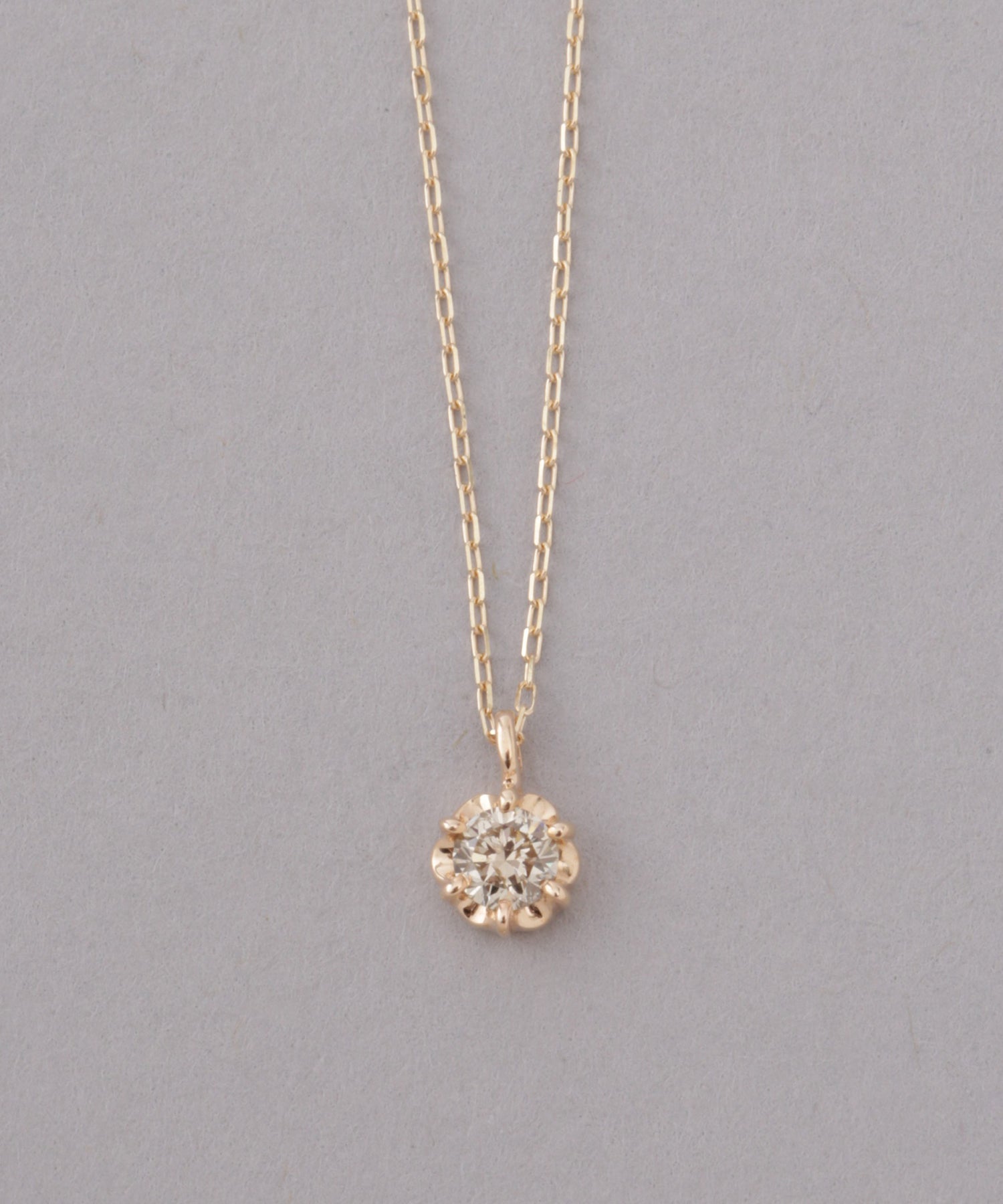 ネックレス　6本爪ダイヤ  イエローゴールド