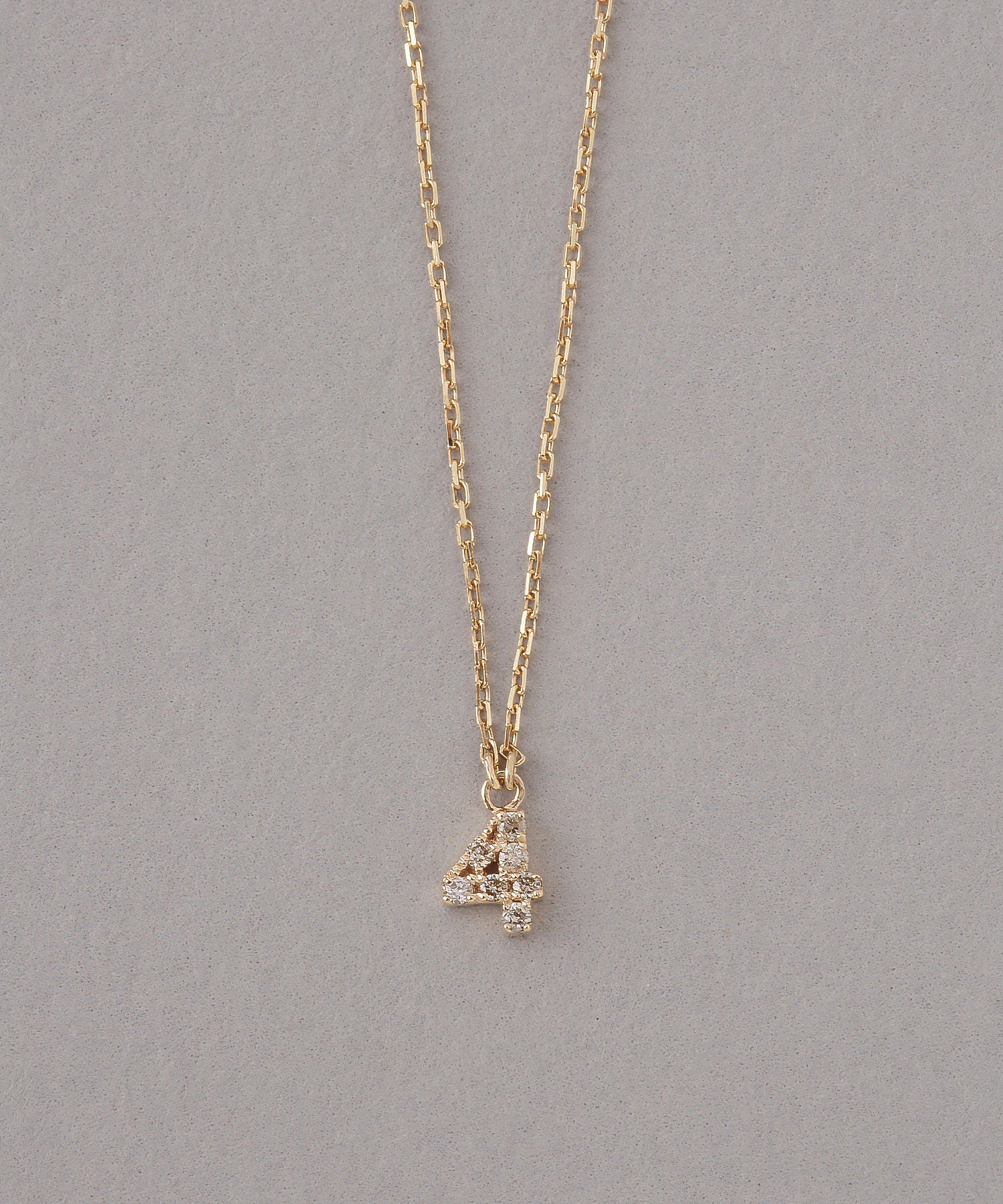 ネックレス　ナンバーダイヤ　４