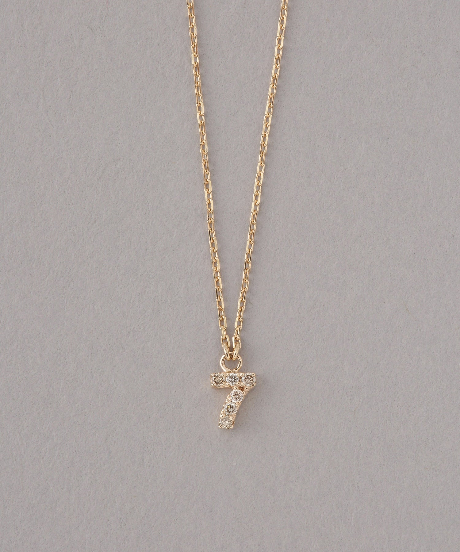 ネックレス　ナンバーダイヤ　７