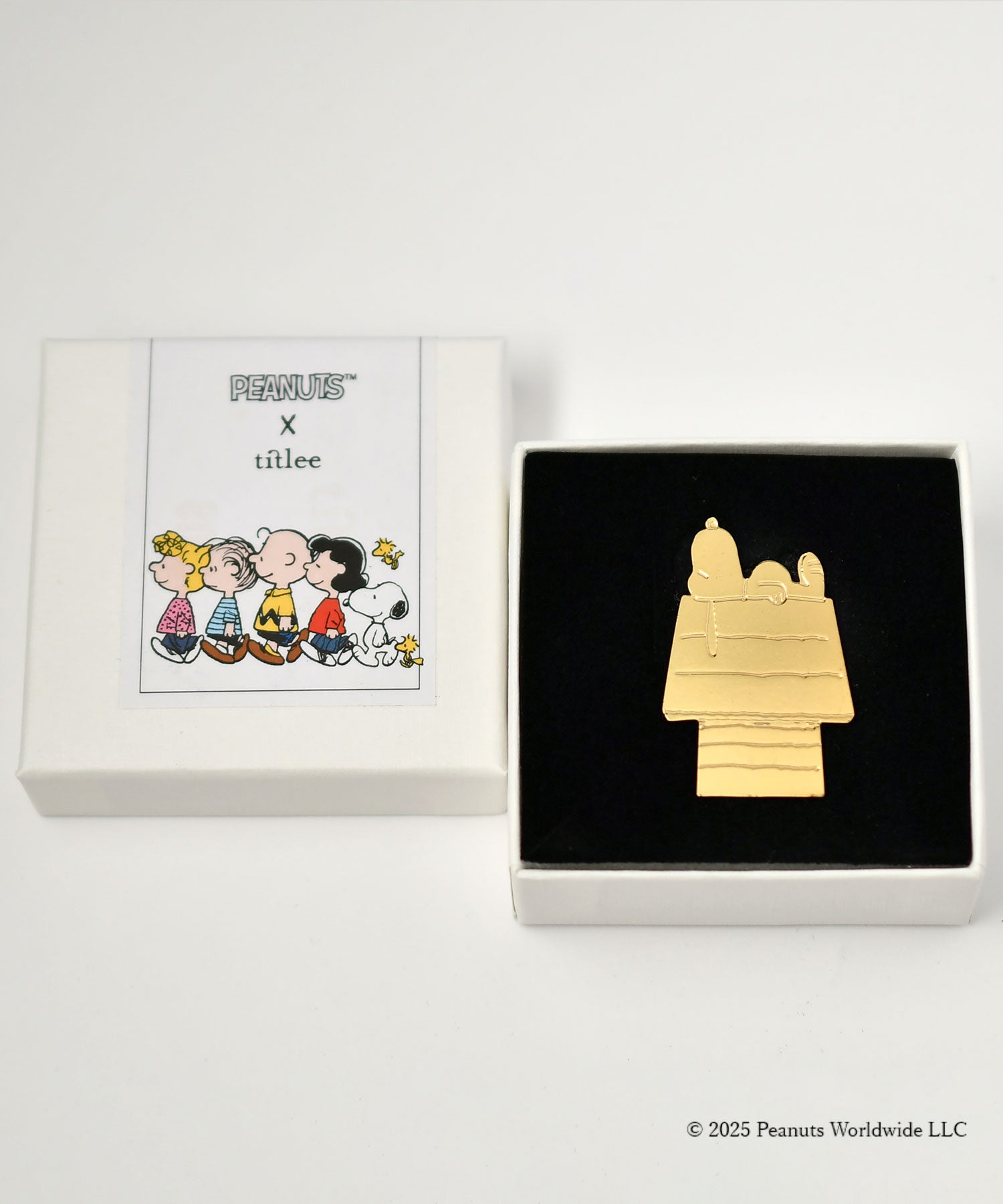 ピンバッジ　PEANUTS×titlee スヌーピー House