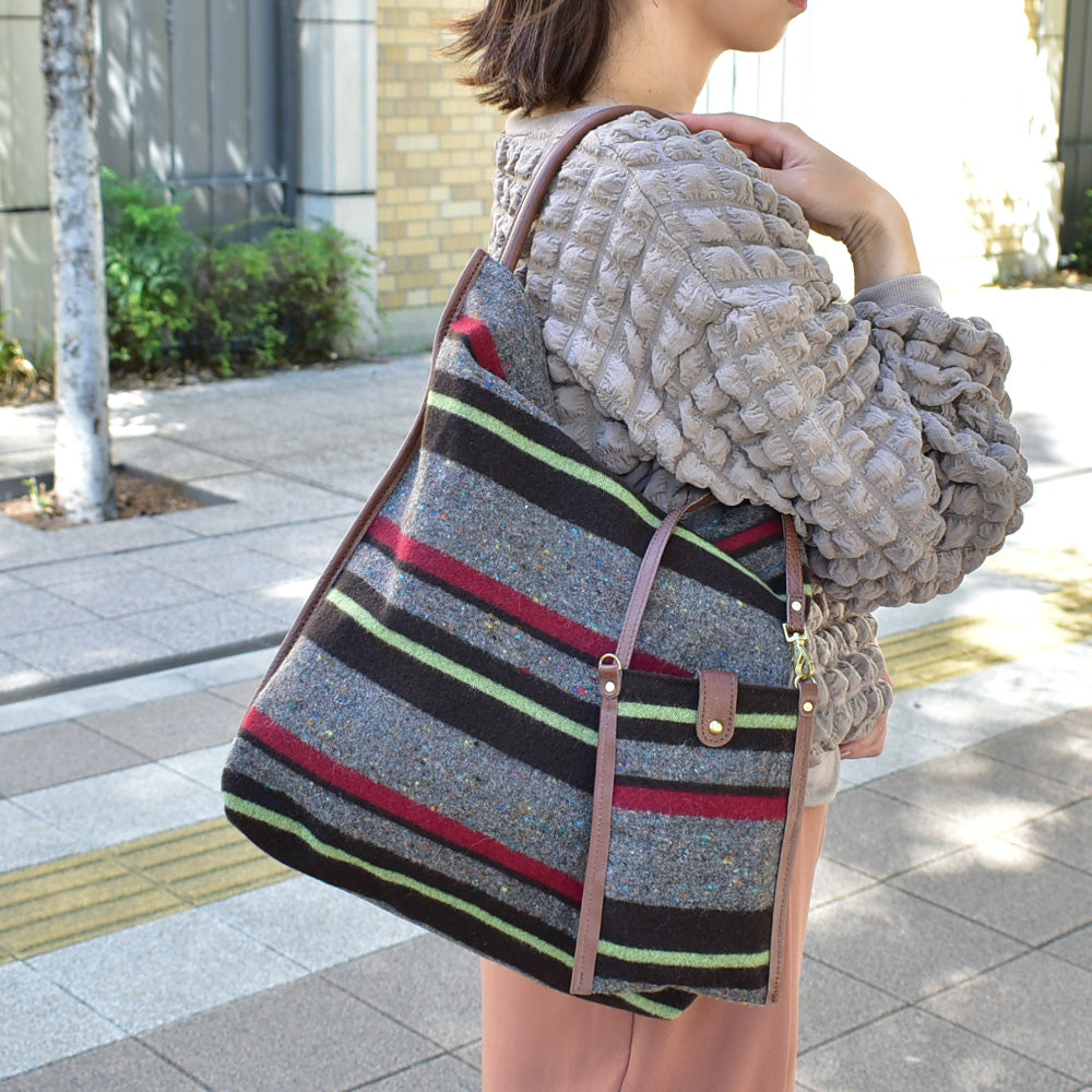 ［オンラインストアのみ］スマホショルダー付きバッグ　perche/ペルケ　ウール