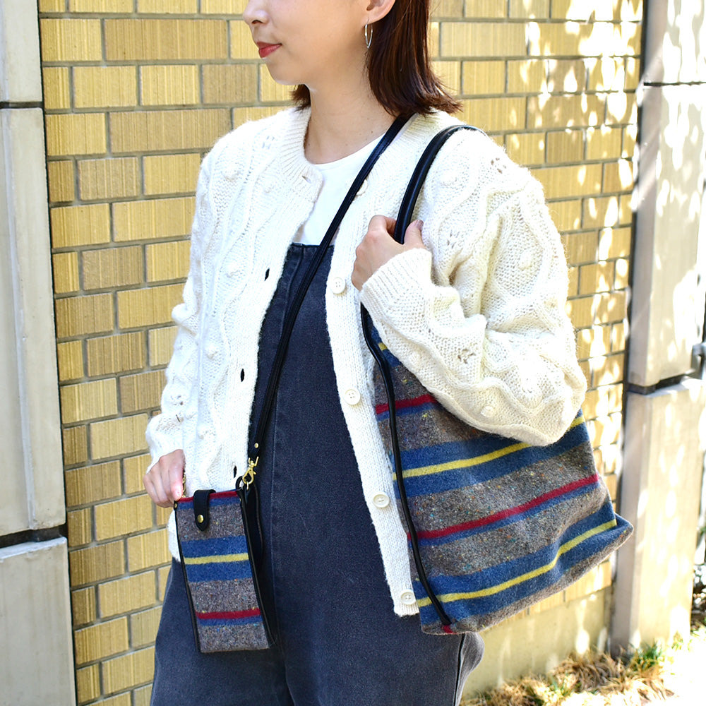 ［オンラインストアのみ］スマホショルダー付きバッグ　perche/ペルケ　ウール