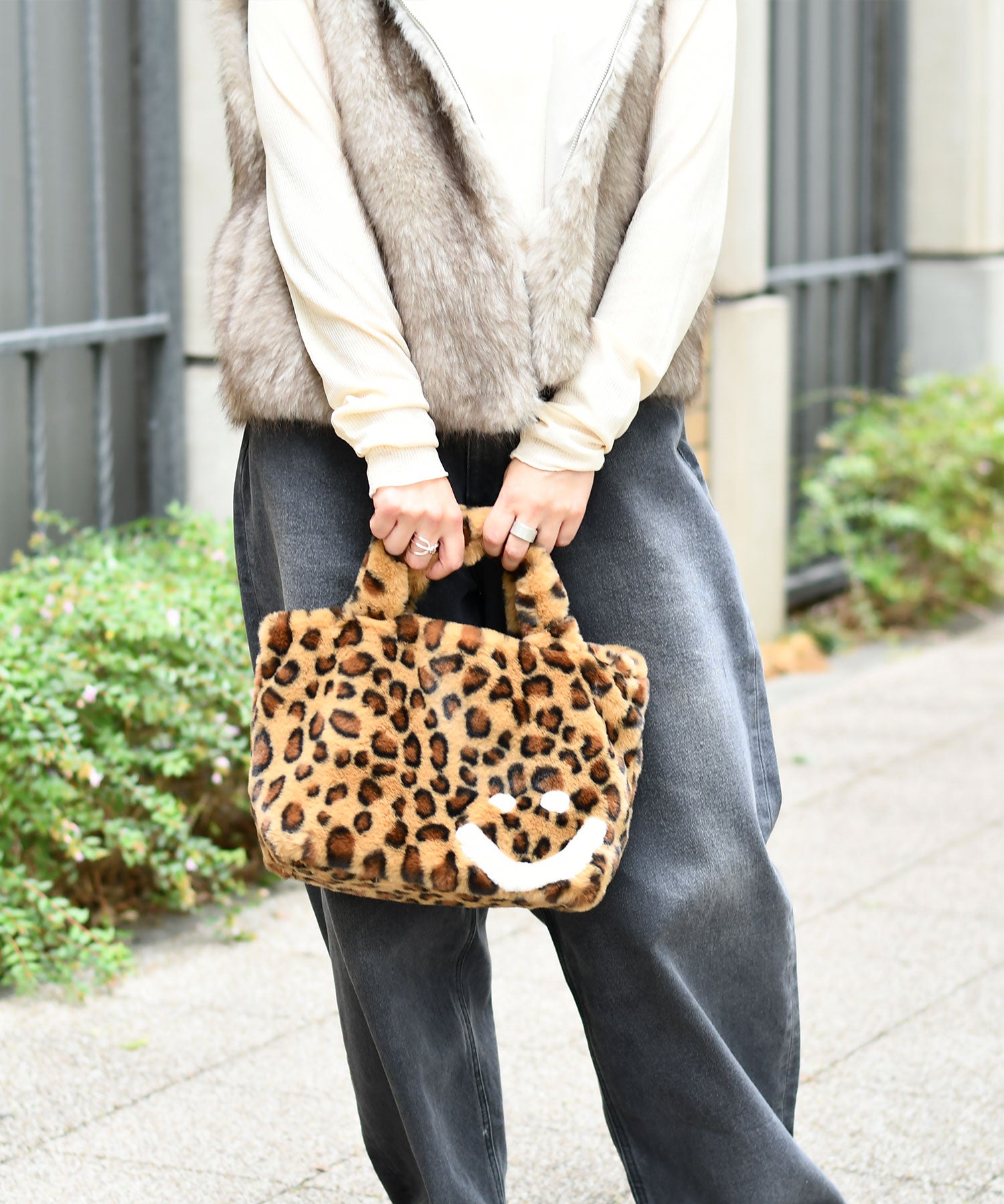 LAZY SUSAN オリーブ バッグ LAZY SUSAN（レイジースーザン）の「ミニトートバッグ 2WAY