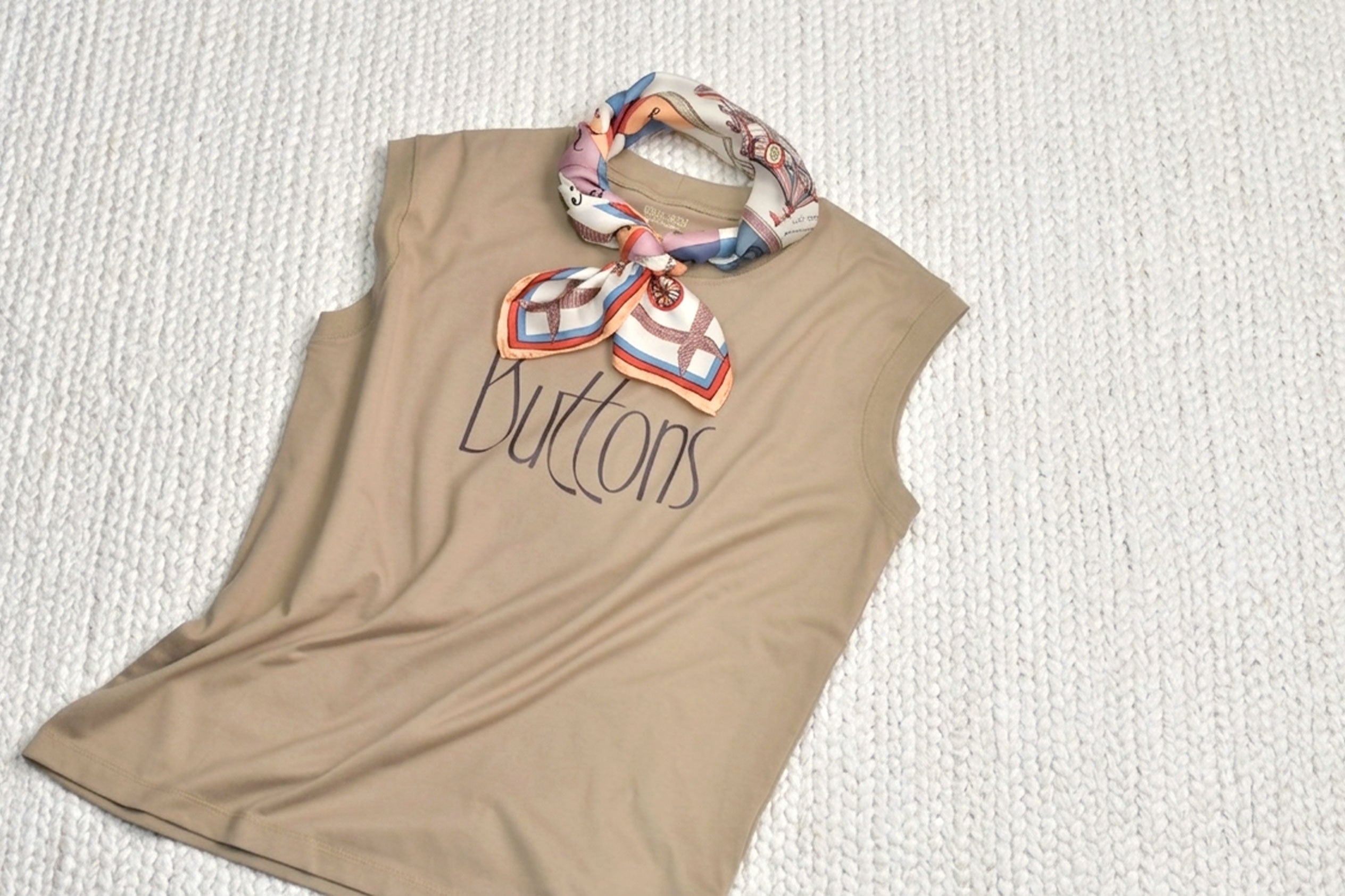 ノースリーブＴシャツ　BOOK SHELF　BUTTONS