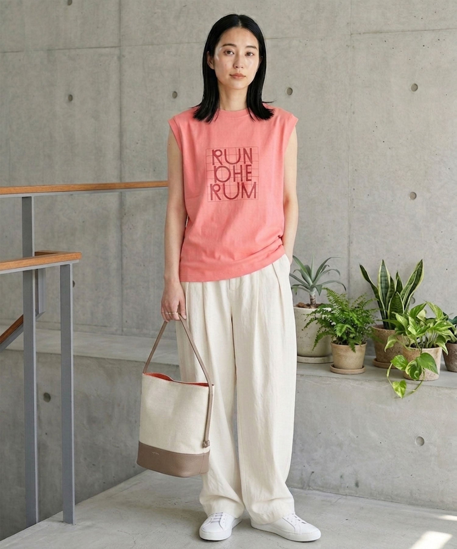 ノースリーブＴシャツ　BOOK SHELF　RUN