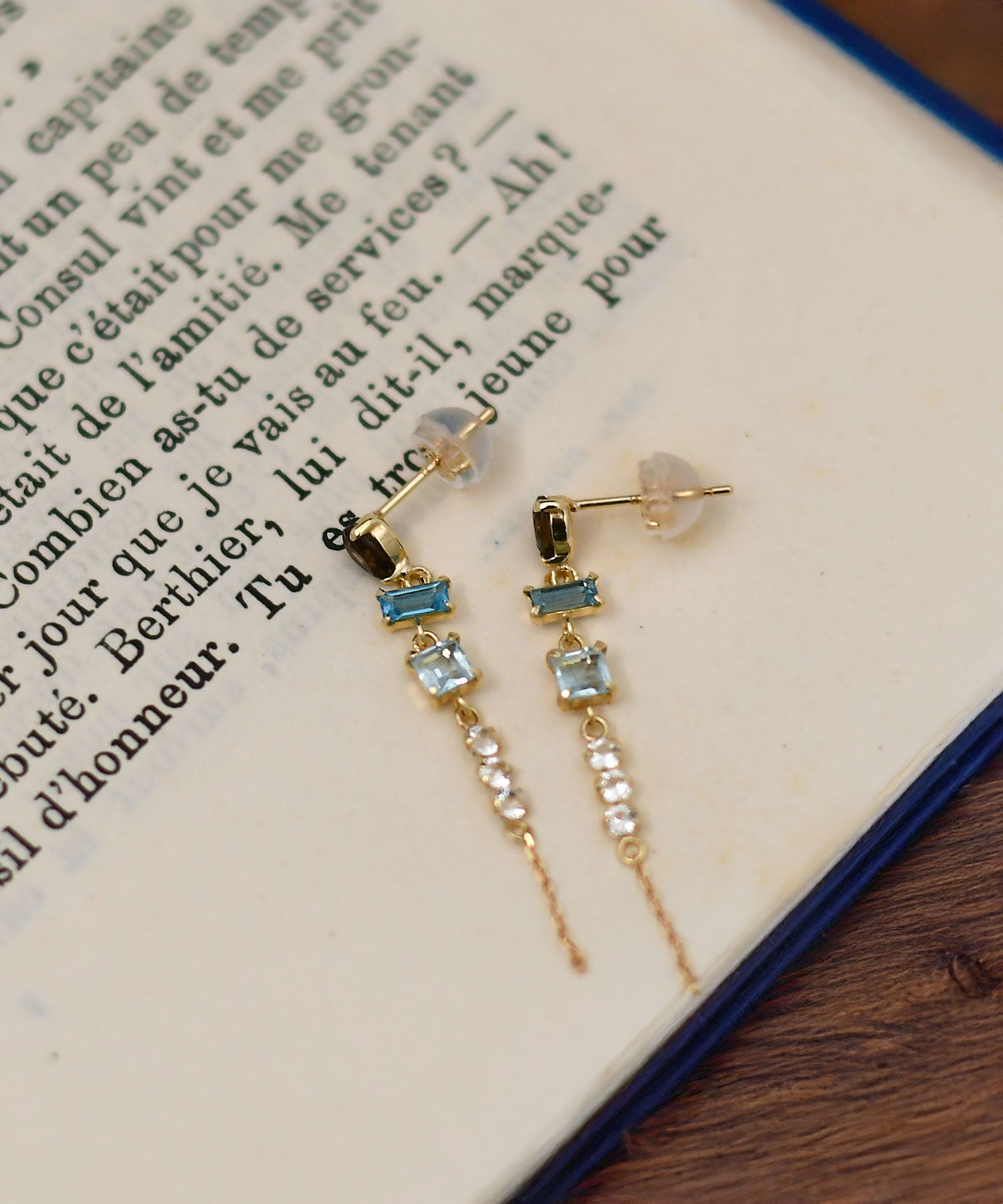 ピアス　デコレーション　スイスブルートパーズ