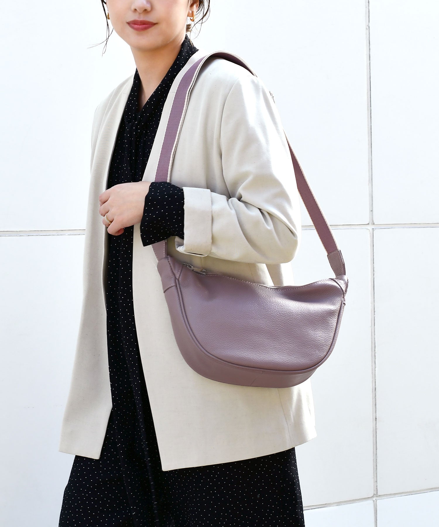 ショルダーバッグ　レザーハーフムーン