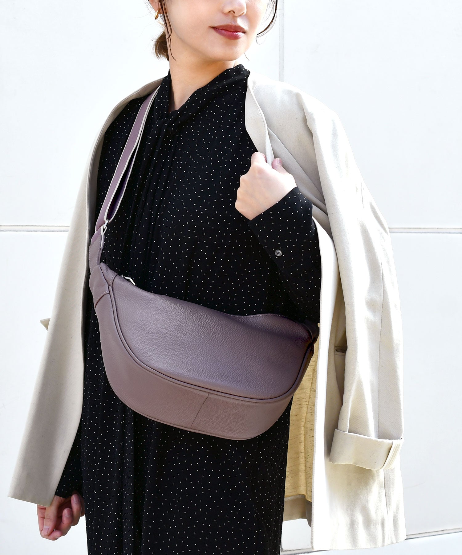 ショルダーバッグ レザーハーフムーン – レイジースーザン オンライン